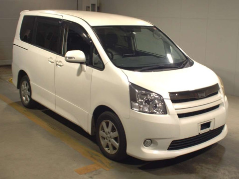 2007 Toyota Noah ZRR75W[2]