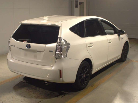 2011 Toyota Prius alpha ZVW41W[1]