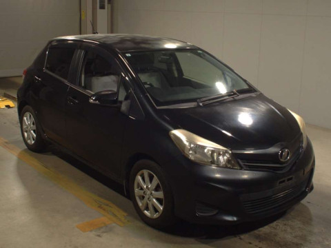 2011 Toyota Vitz NSP130[2]