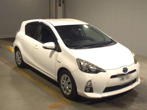 2012 Toyota Aqua NHP10[2]