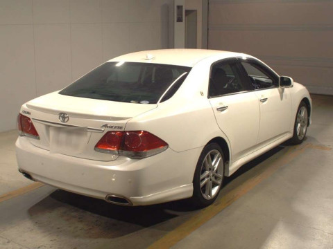 2011 Toyota Crown GRS200[1]