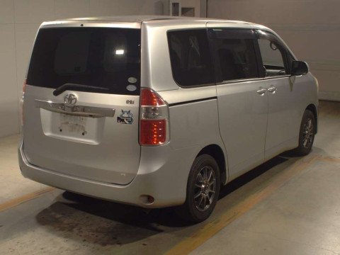 2008 Toyota Noah ZRR70G[1]