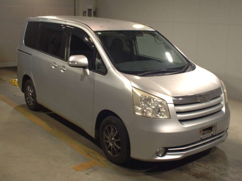 2008 Toyota Noah ZRR70G[2]