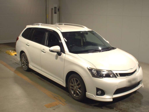 2013 Toyota Corolla Fielder NZE161G[2]