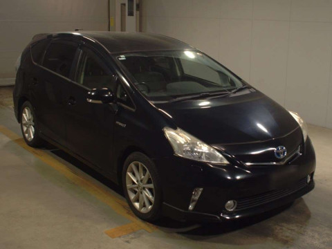 2012 Toyota Prius alpha ZVW41W[2]