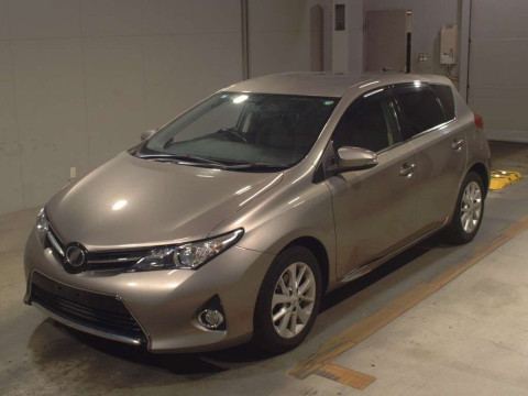 2013 Toyota Auris NZE181H[0]