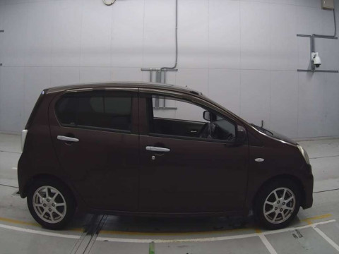 2014 Toyota Pixis Epoch LA300A[2]