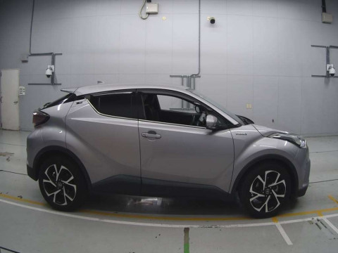 2017 Toyota C-HR ZYX10[2]