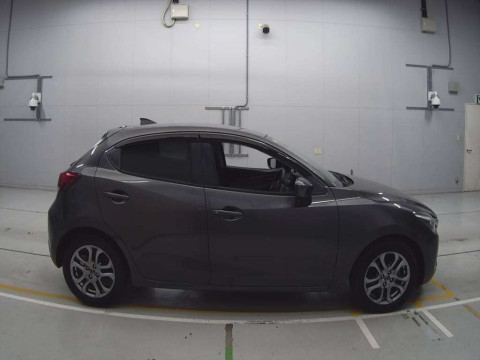 2016 Mazda Demio DJ5FS[2]