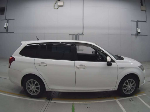 2013 Toyota Corolla Fielder NKE165G[2]