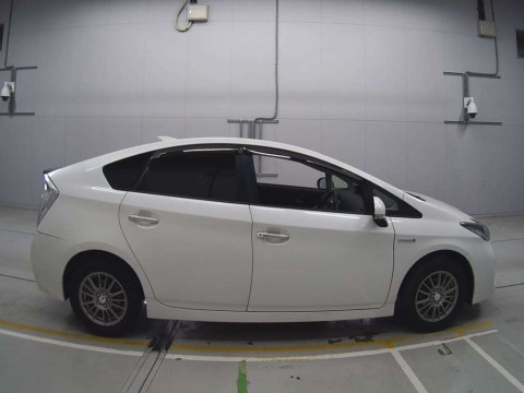 2014 Toyota Prius ZVW30[2]