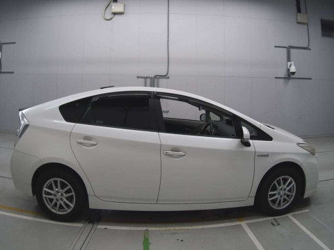 2010 Toyota Prius ZVW30[2]