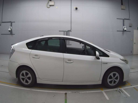 2012 Toyota Prius ZVW30[2]