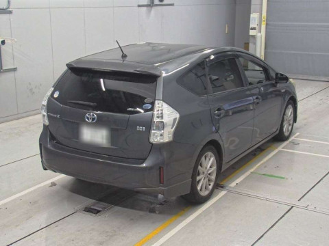 2011 Toyota Prius alpha ZVW41W[1]