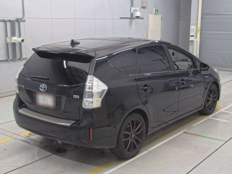 2012 Toyota Prius alpha ZVW40W[1]