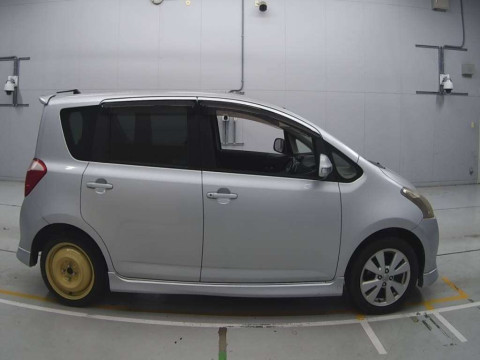 2005 Toyota Ractis NCP100[2]