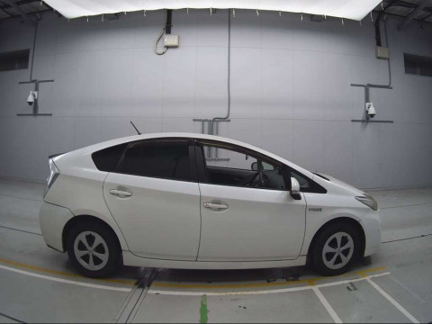 2010 Toyota Prius ZVW30[2]