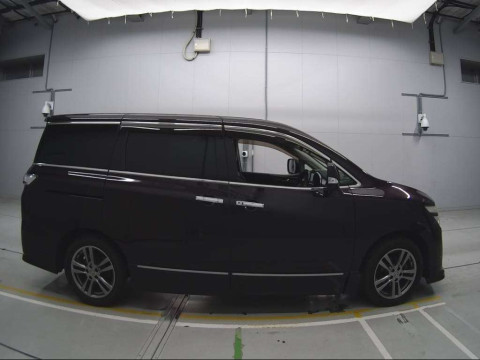 2012 Nissan Elgrand TE52[2]