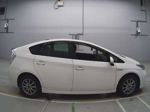 2015 Toyota Prius ZVW30[2]