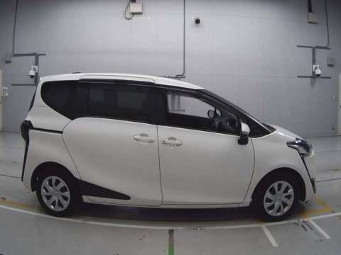 2017 Toyota Sienta NSP170G[2]