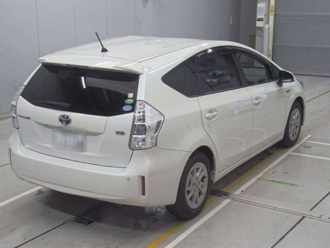 2012 Toyota Prius alpha ZVW41W[1]