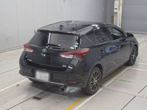 2016 Toyota Auris ZWE186H[1]