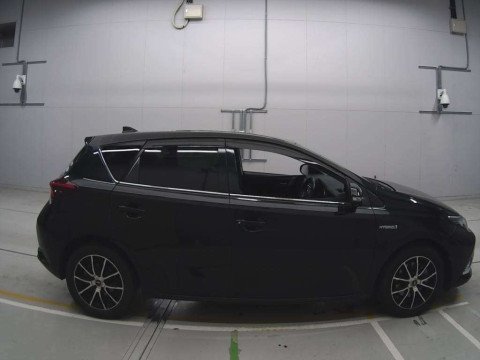 2016 Toyota Auris ZWE186H[2]