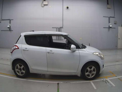 2011 Suzuki Swift ZC72S[2]