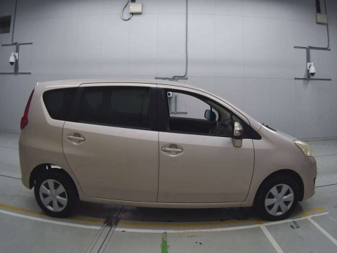 2010 Toyota Passo sette M502E[2]