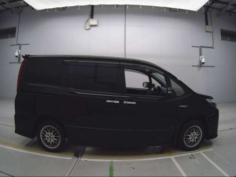 2017 Toyota Noah ZWR80W[2]