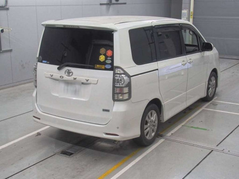 2010 Toyota Voxy ZRR70W[1]