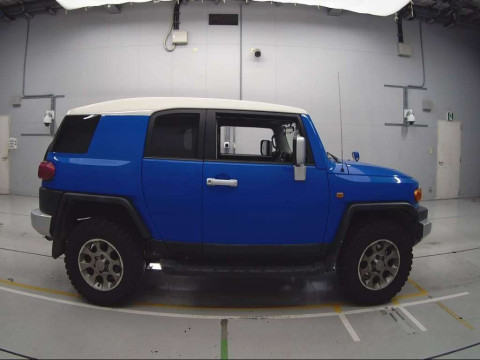 2011 Toyota FJ CRUISER GSJ15W[2]