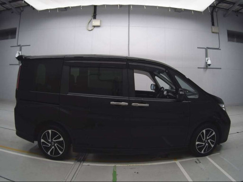 2016 Honda Step WGN Spada RP3[2]