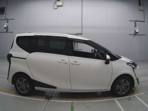 2017 Toyota Sienta NSP170G[2]