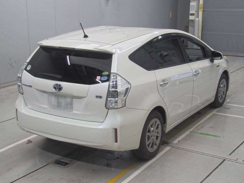 2013 Toyota Prius alpha ZVW41W[1]