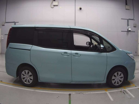 2016 Toyota Noah ZRR80G[2]