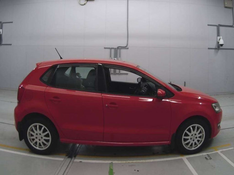 2013 Volkswagen Polo 6RCBZ[2]