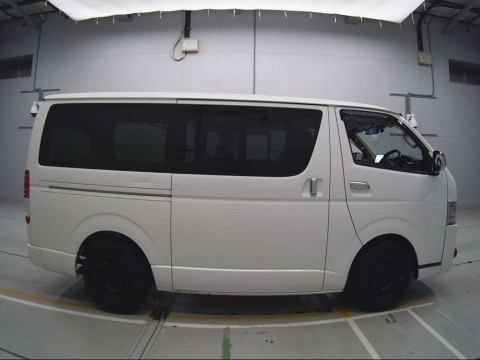 2015 Toyota Hiace Van KDH201V[2]