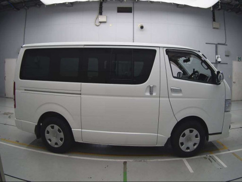 2012 Toyota Hiace Van TRH200V[2]