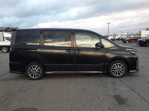 2015 Toyota Voxy ZRR80W[2]