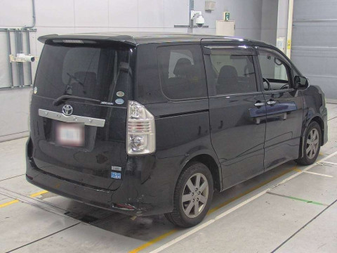 2009 Toyota Voxy ZRR70W[1]