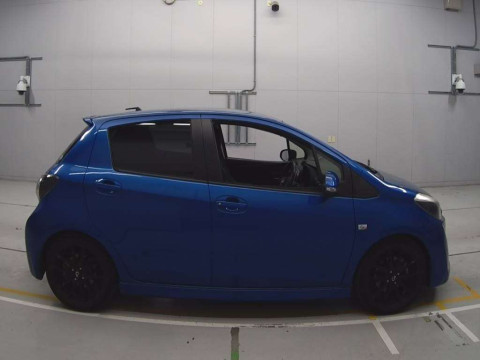 2015 Toyota Vitz NCP131[2]