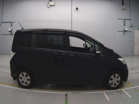 2012 Honda Freed GB3[2]