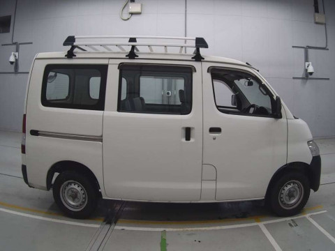 2017 Toyota Liteace Van S402M[2]