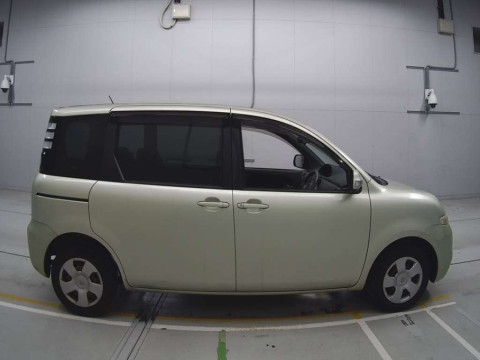 2008 Toyota Sienta NCP81G[2]