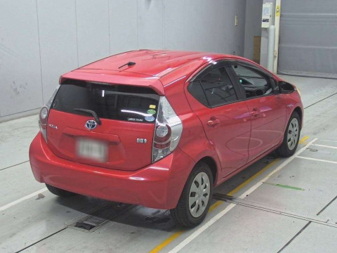 2013 Toyota Aqua NHP10[1]