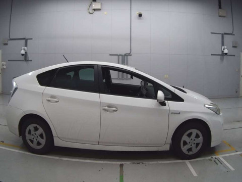 2010 Toyota Prius ZVW30[2]