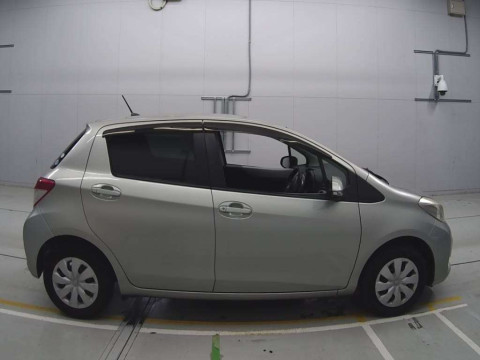 2011 Toyota Vitz KSP130[2]