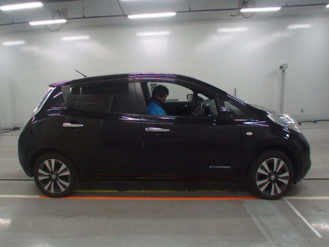 2016 Nissan Leaf AZE0[2]