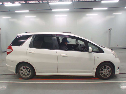 2011 Honda Fit Shuttle GG7[2]